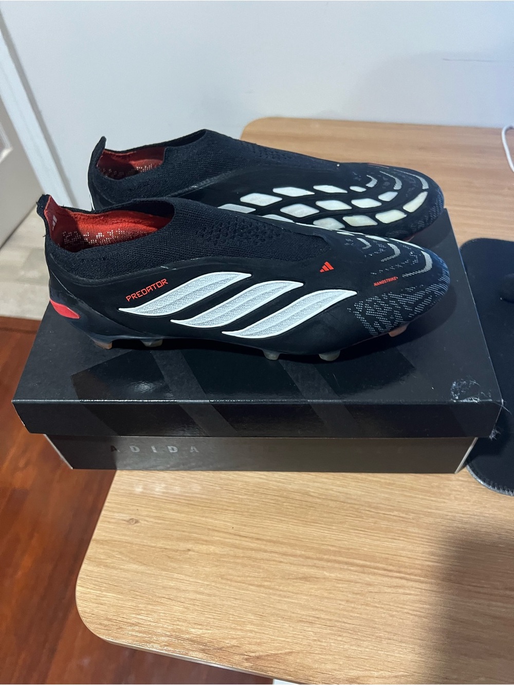 USED SIZE 8 ELITE WITH BAG adida Predator Laceless Soccer Cleats Black/White/Red